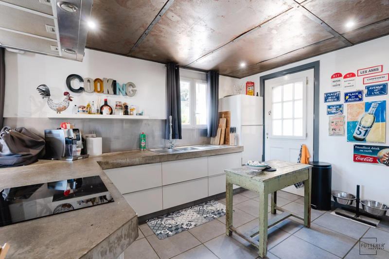 Maison - 355 m² - 12 pièces