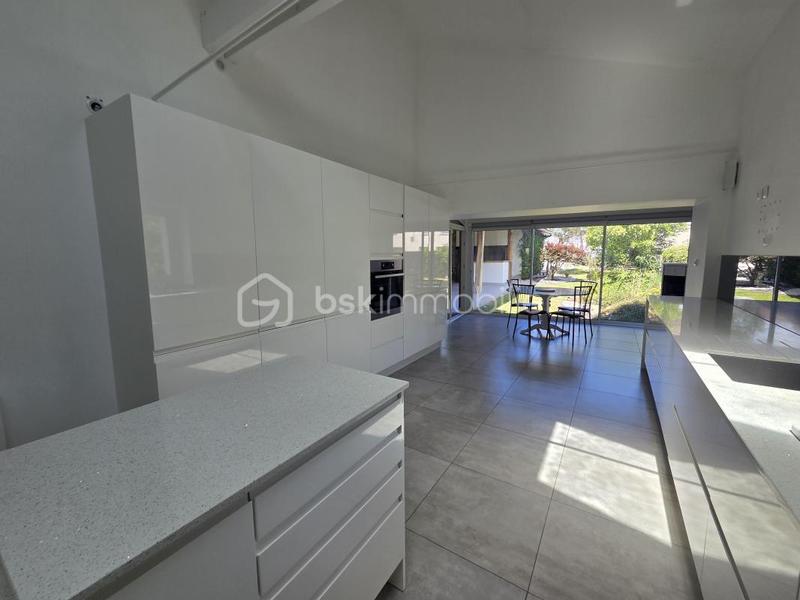 Propriété - 261 m² - 7 pièces