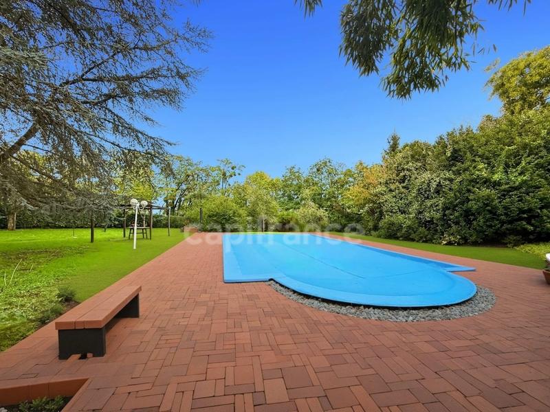 Maison - 180 m² - 8 pièces