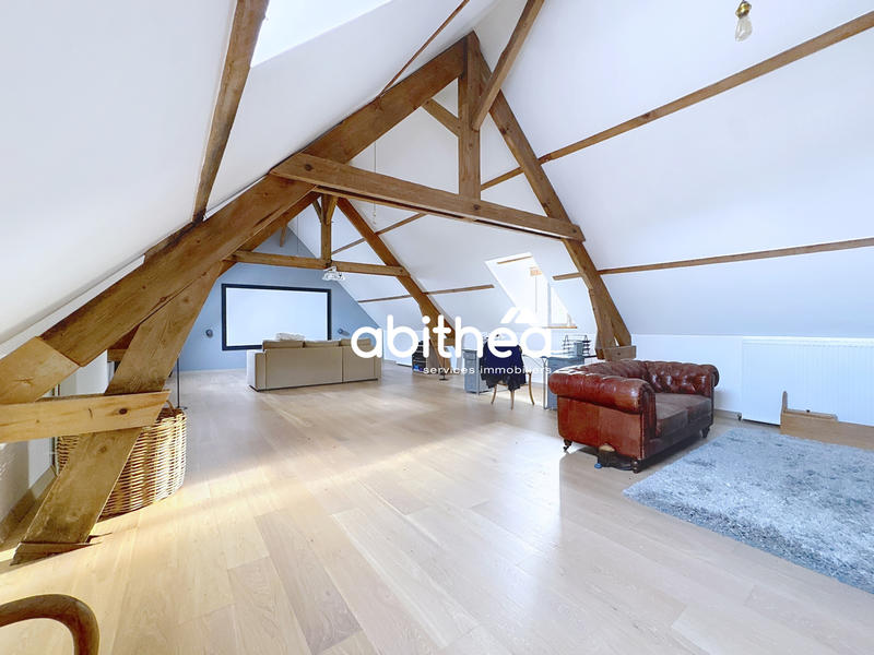 Maison - 327 m² - 9 pièces