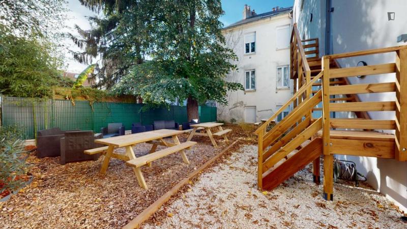 Chambre - 11 m² - 13 pièces