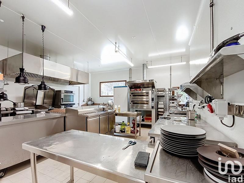 Local commercial - 2 100 m²