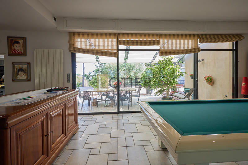 Villa - 320 m² - 8 pièces