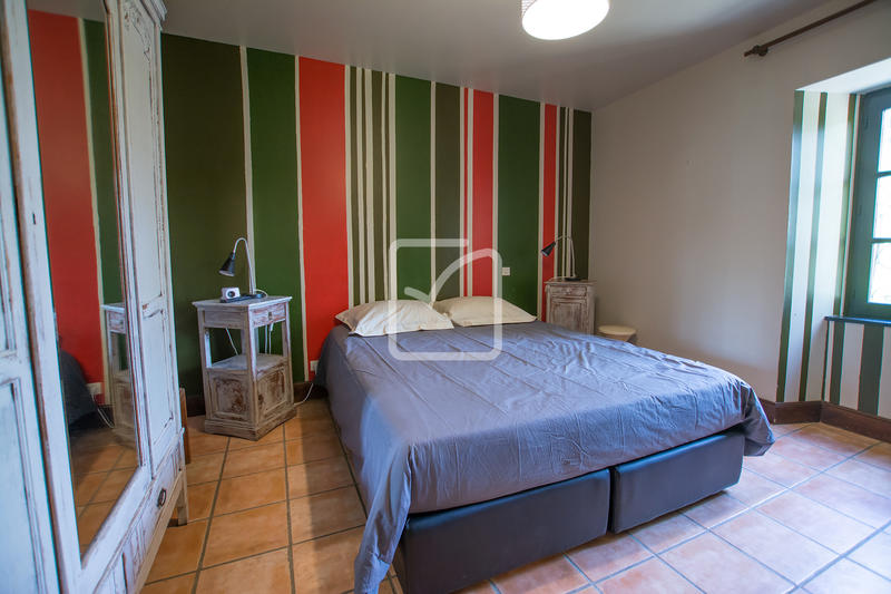 Maison - 299 m² - 15 pièces