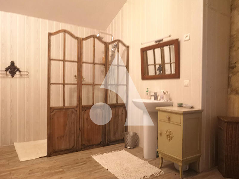 Maison - 260 m² - 7 pièces