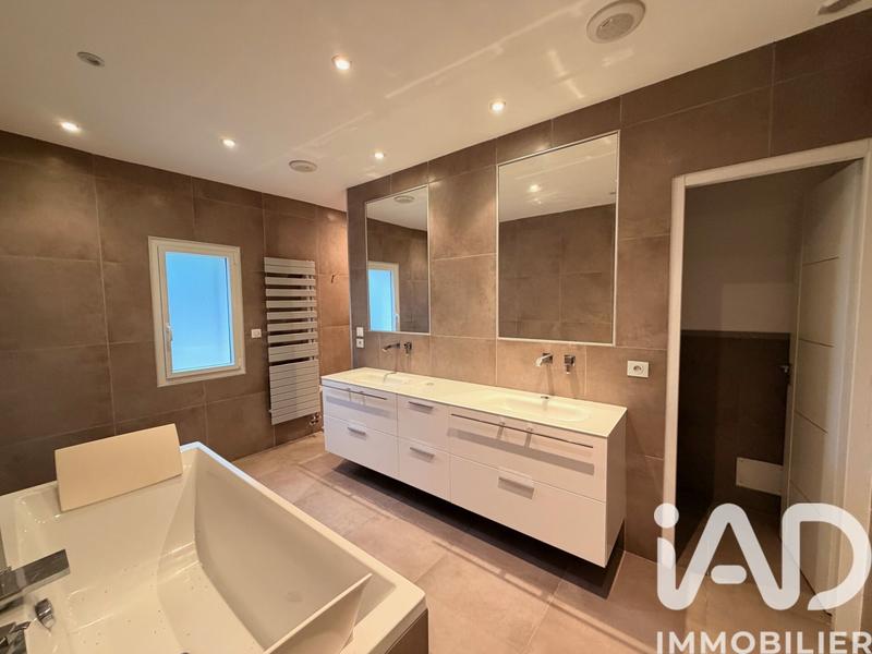 Maison - 266 m² - 10 pièces