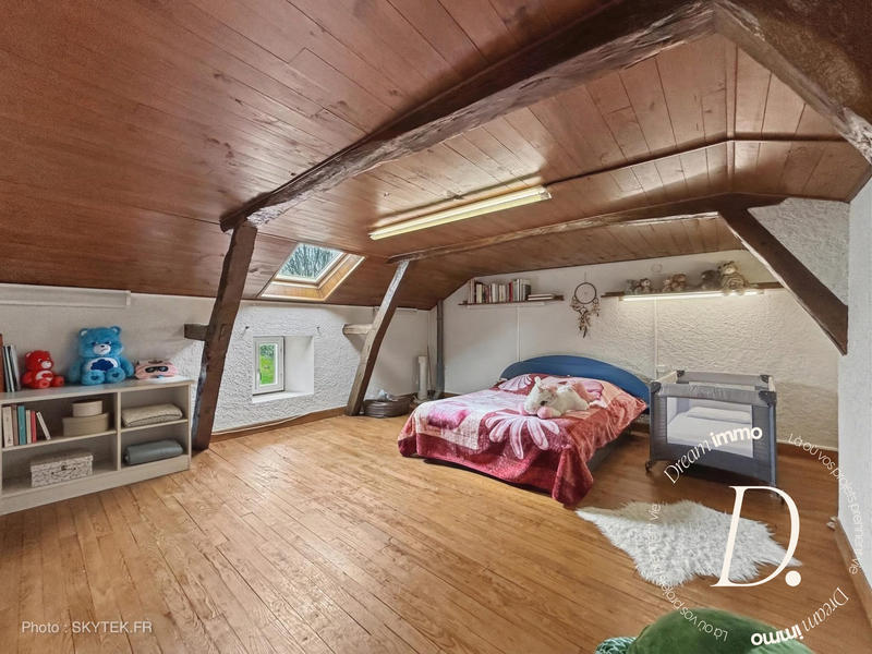 Maison - 280 m² - 6 pièces