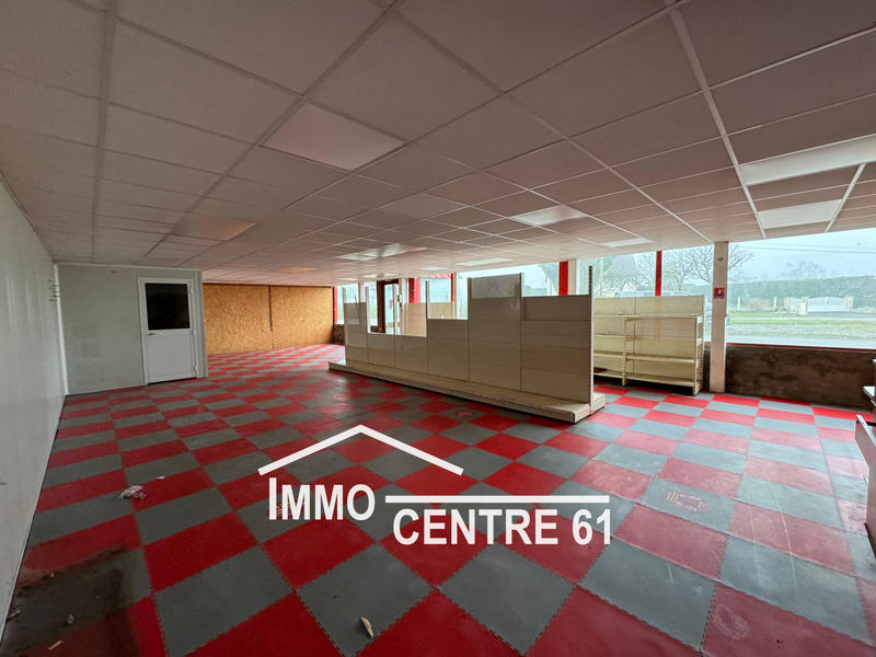 Maison - 1 300 m² - 6 pièces