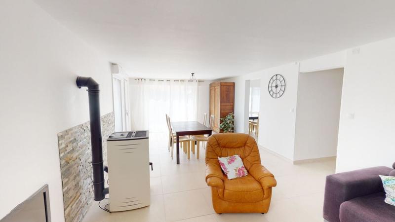 Maison - 212 m² - 9 pièces