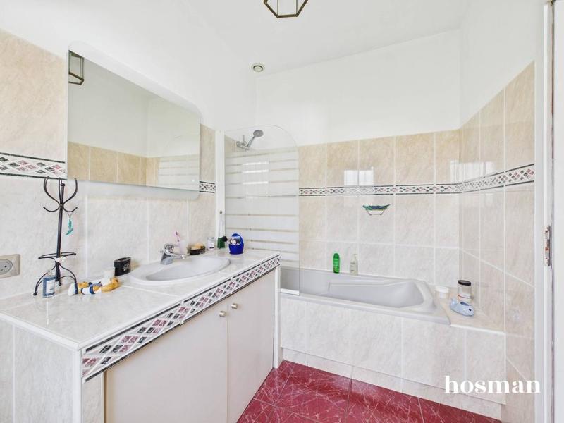 Maison - 210 m² - 5 pièces