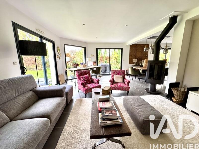 Maison - 222 m² - 7 pièces