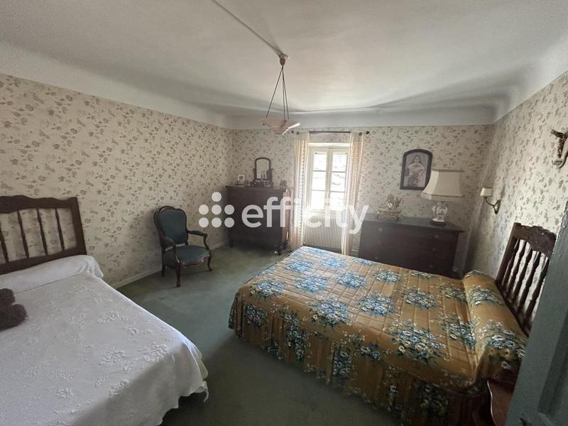 Maison - 207 m² - 8 pièces