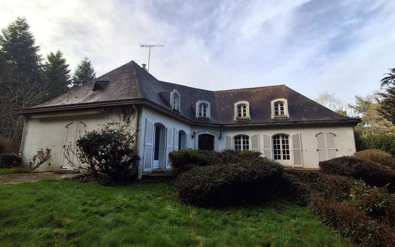 Maison traditionnelle - 206 m² - 8 pièces