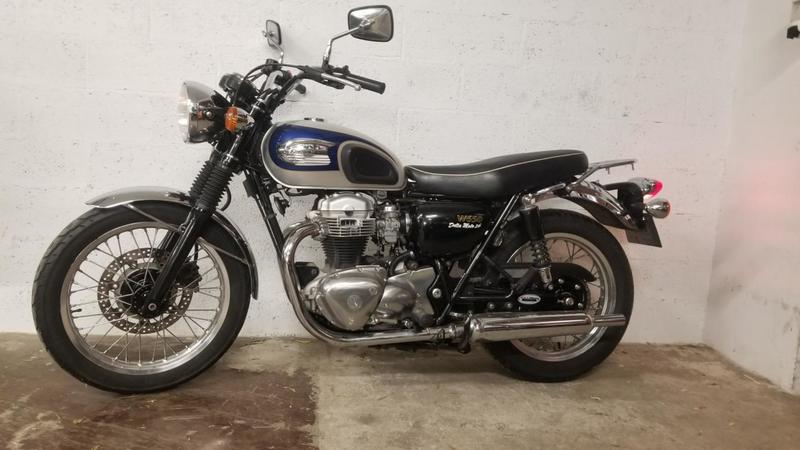 Kawasaki W 650 kawasaki bleu 0650 555