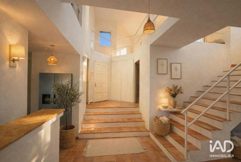 Maison - 215 m² - 5 pièces