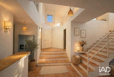 Maison - 215 m² - 5 pièces