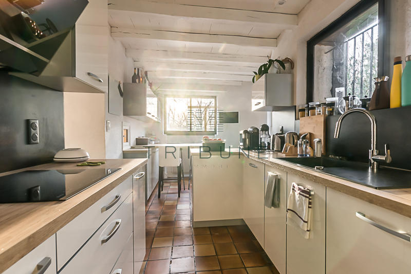 Maison - 225 m² - 6 pièces