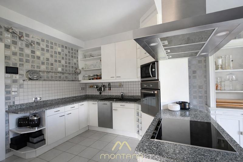 Maison - 246 m² - 6 pièces