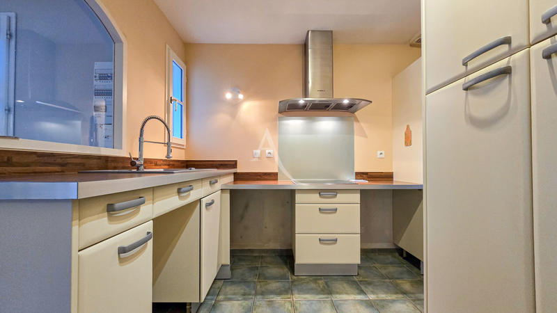 Appartement - 94 m² - 5 pièces