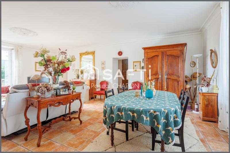 Maison - 228 m² - 7 pièces