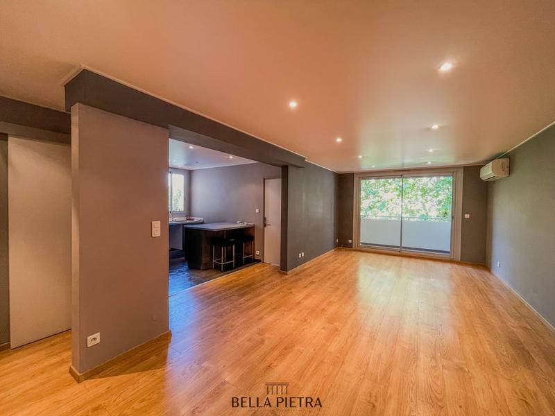 Appartement - 80 m² - 4 pièces