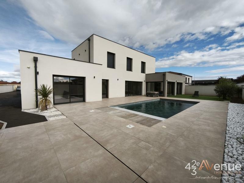 Maison - 229 m² - 5 pièces