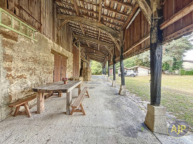 Maison - 220 m² - 10 pièces