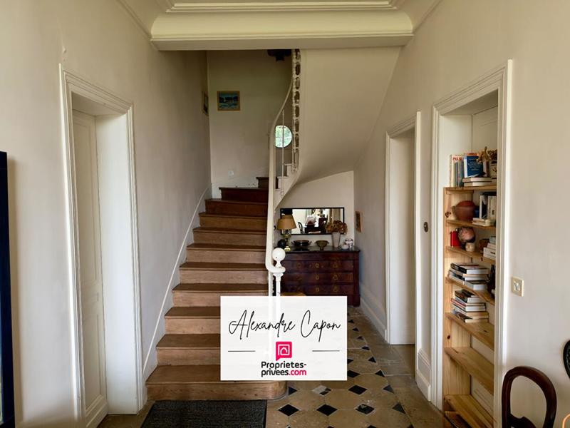 Demeure - 305 m² - 10 pièces