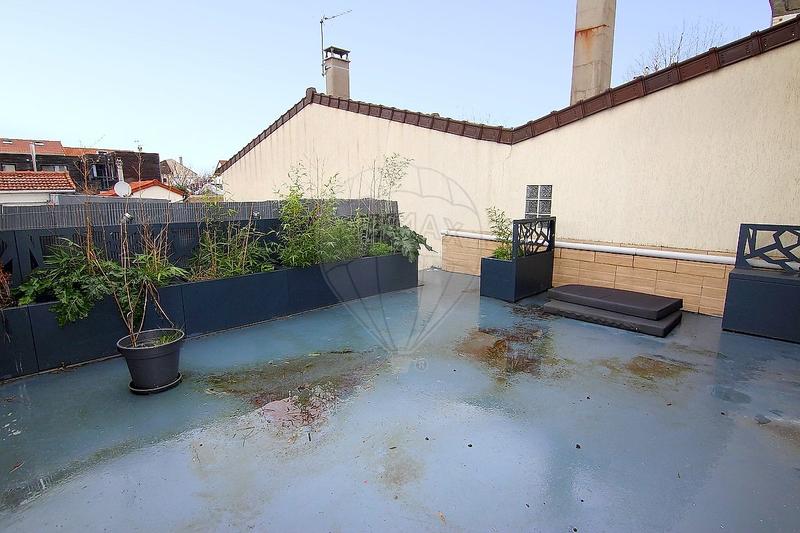 Maison - 142 m² - 9 pièces