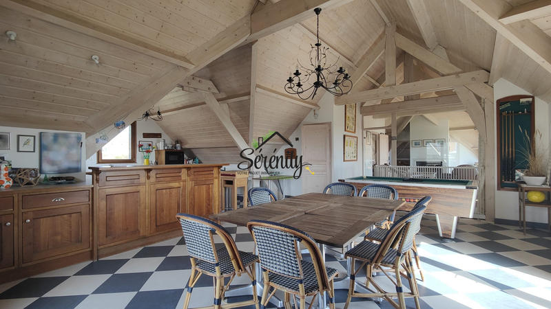 Maison - 277 m² - 10 pièces