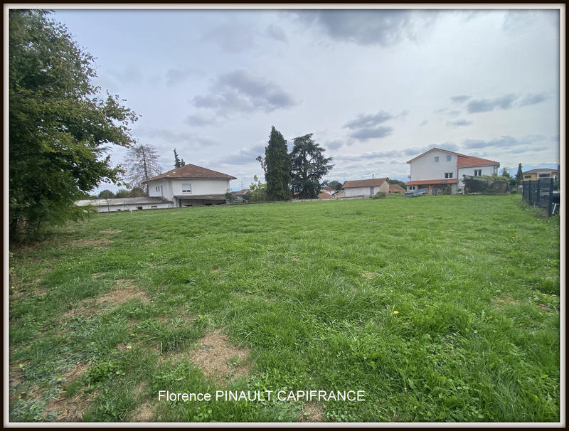 Terrain constructible - 1 200 m²