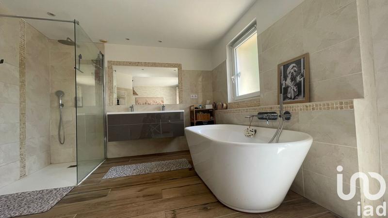 Maison - 226 m² - 8 pièces