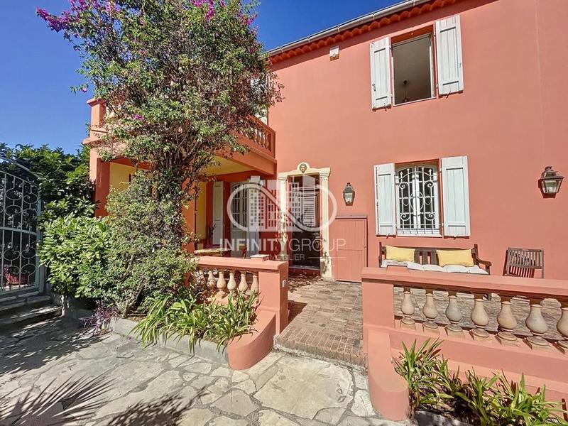 Appartement - 277 m² - 16 pièces