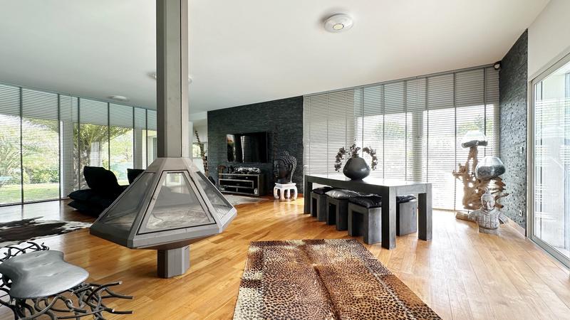 Maison d'architecte - 266 m² - 7 pièces