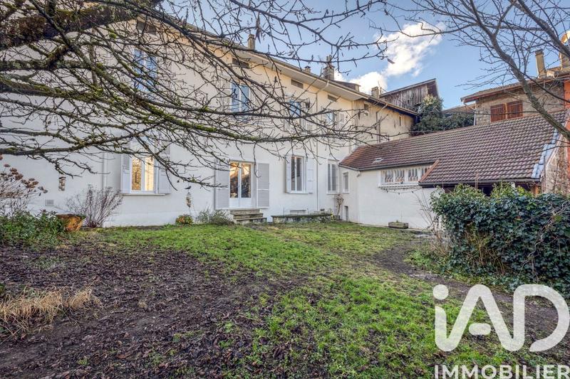 Maison - 241 m² - 6 pièces