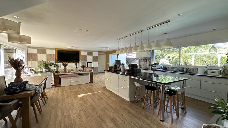 Maison d'architecte - 310 m² - 9 pièces