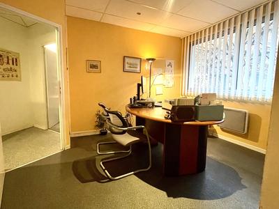 Local commercial - 215 m² - 10 pièces