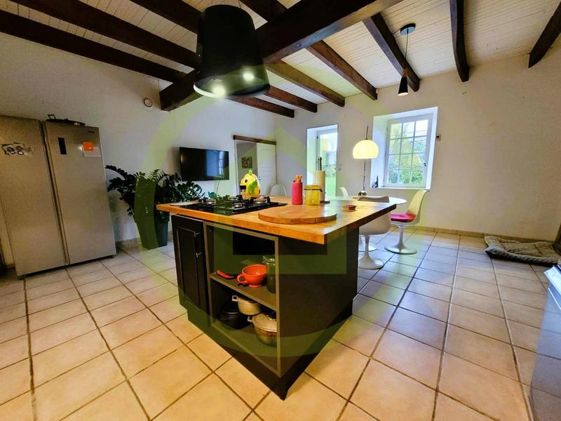 Maison - 236 m² - 7 pièces