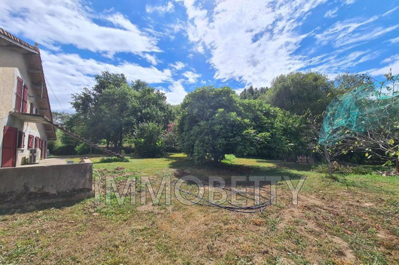 Maison - 225 m² - 8 pièces