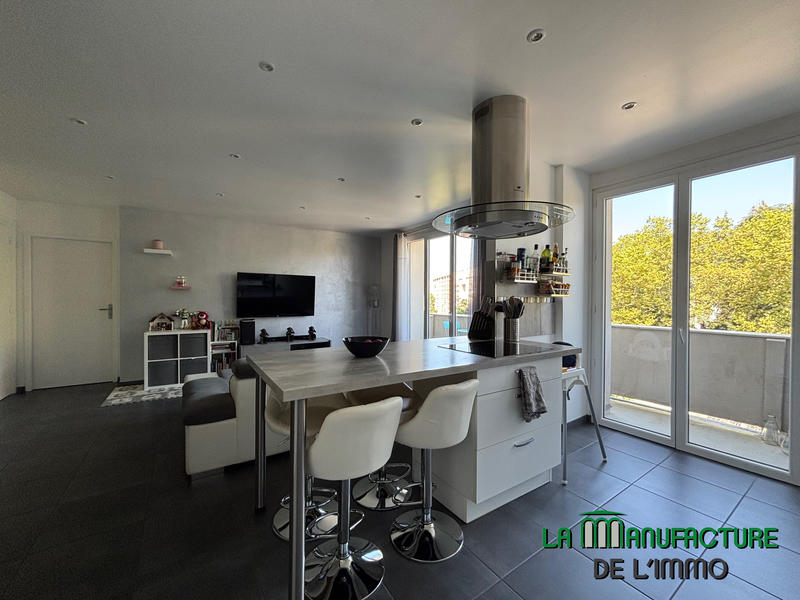 Appartement - 79 m² - 4 pièces