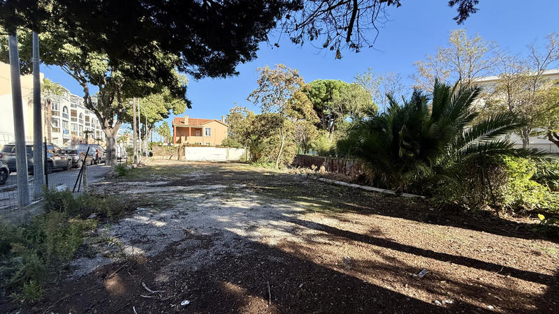 Fonds de commerce - Local commercial - 240 m²