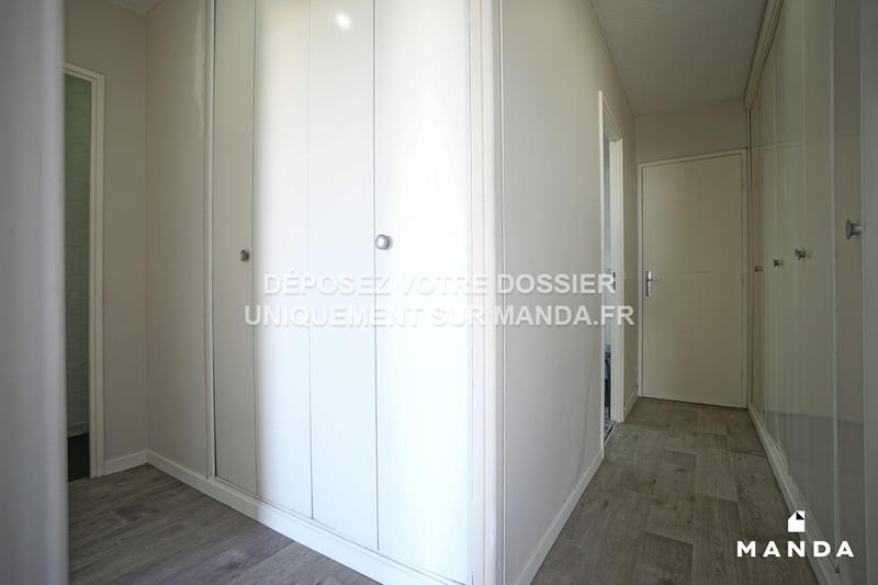 Chambre - 11 m² - 4 pièces
