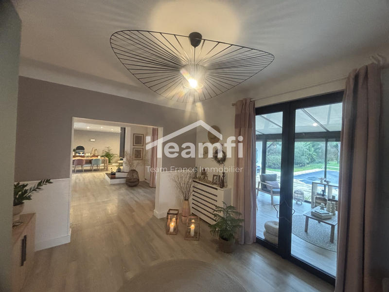 Maison - 255 m² - 7 pièces