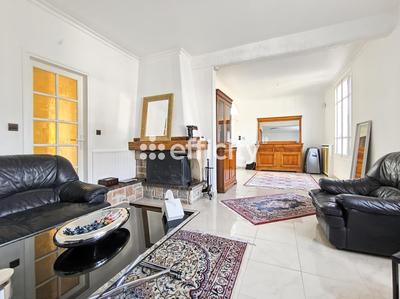 Maison - 165 m² - 8 pièces