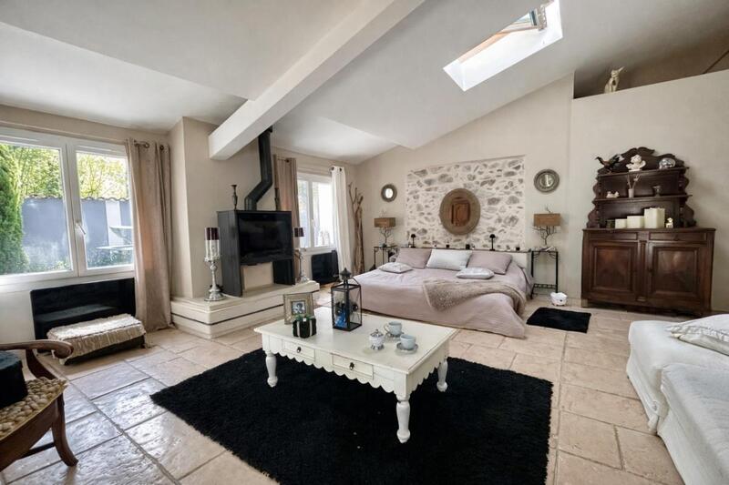 Propriété - 254 m² - 6 pièces