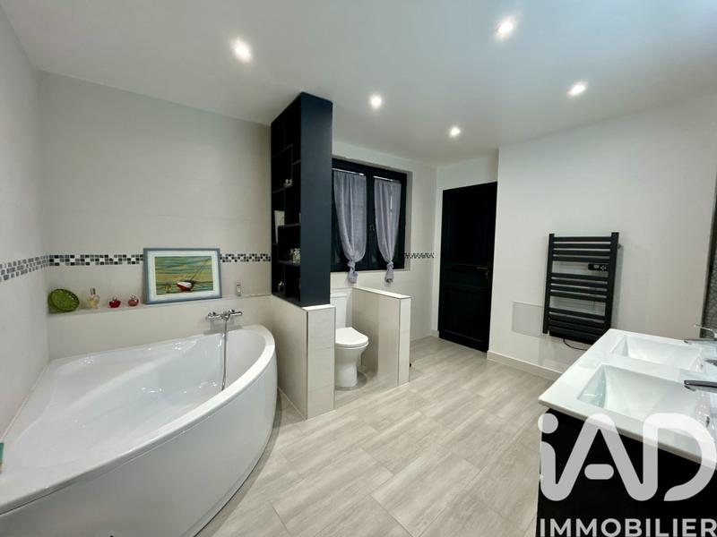 Maison - 229 m² - 8 pièces