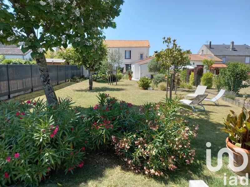 Maison - 230 m² - 9 pièces