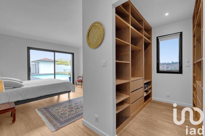 Maison - 253 m² - 6 pièces