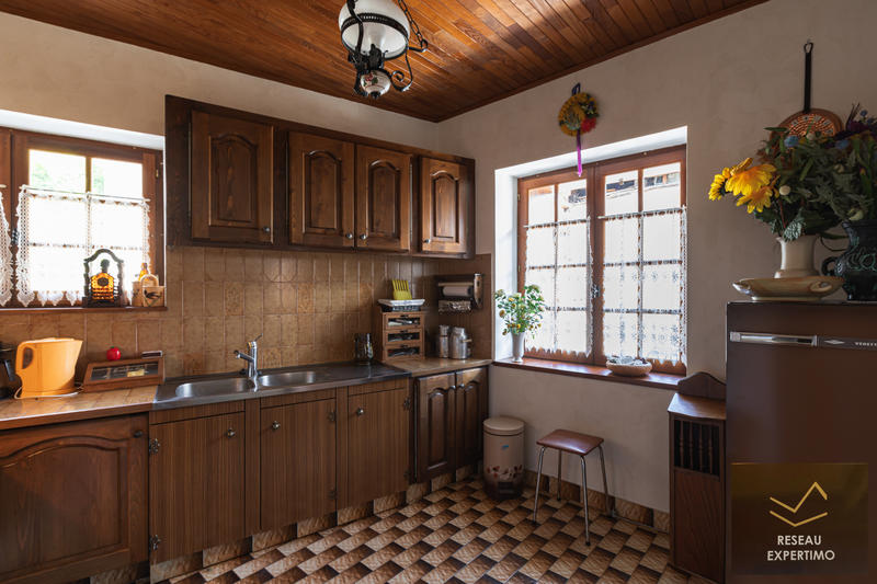 Maison - 244 m² - 7 pièces