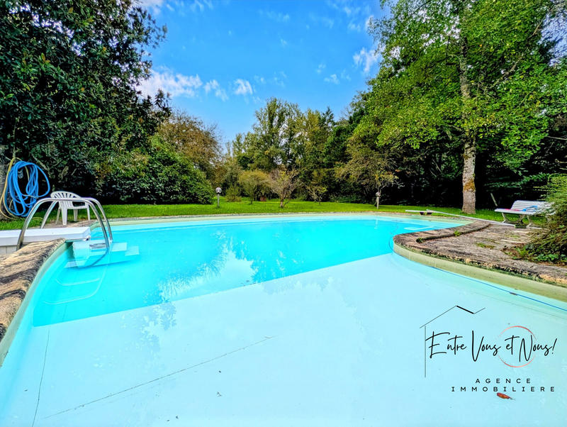 Maison - 290 m² - 9 pièces